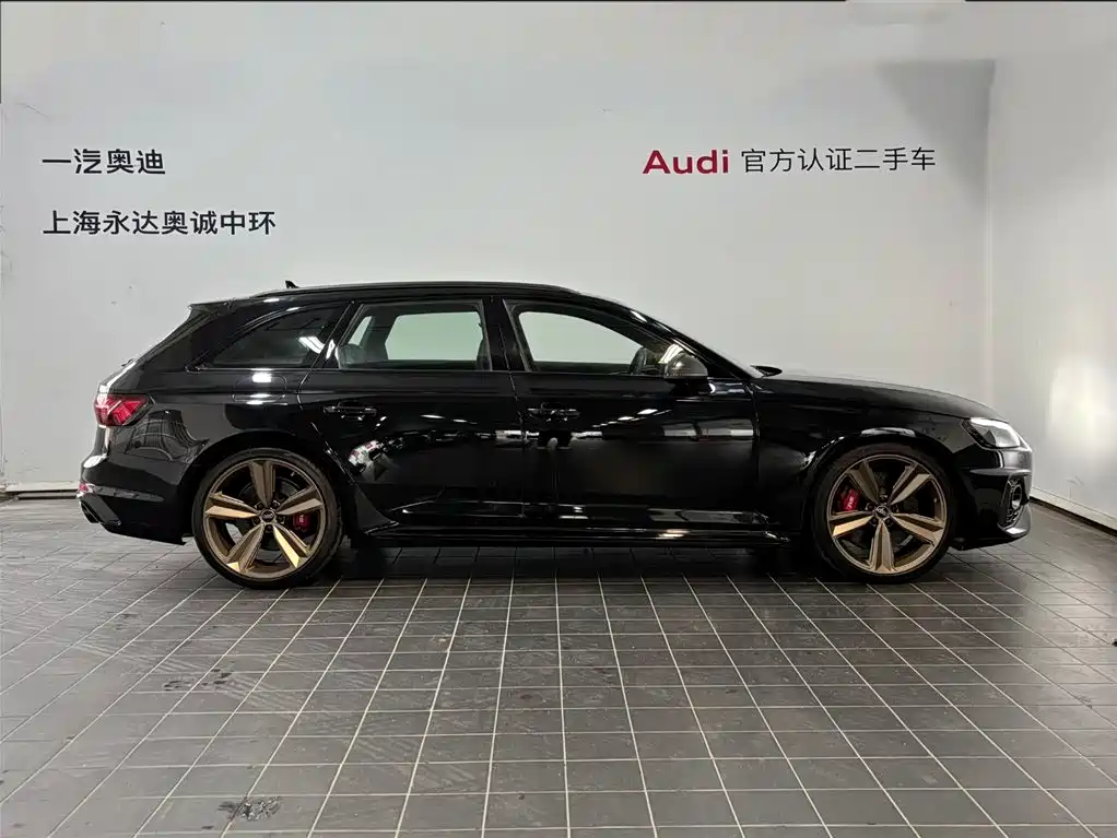 AUDI RS 4