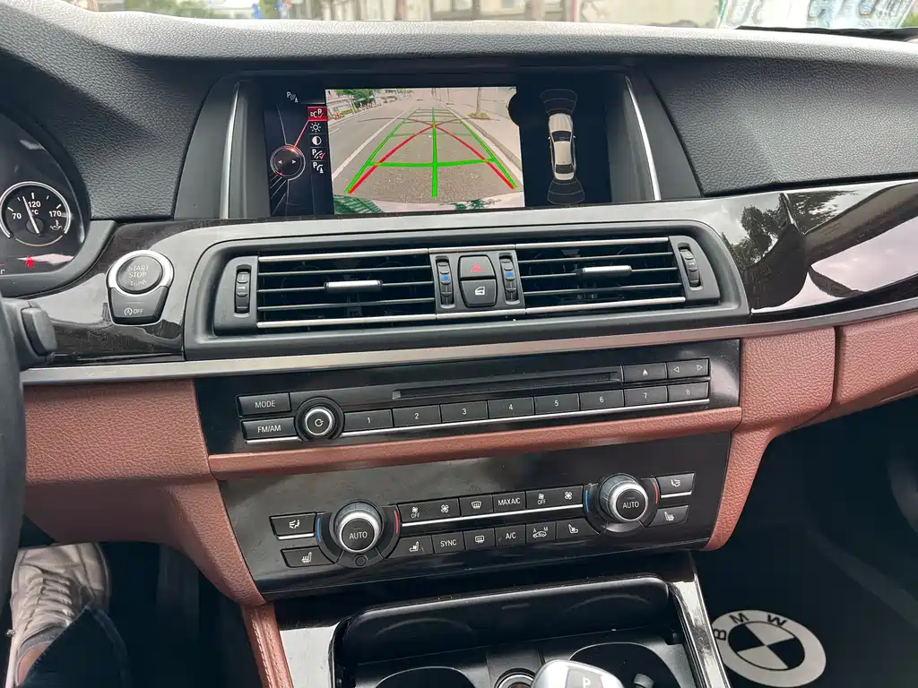 BMW 5 Series — миниатюра 4