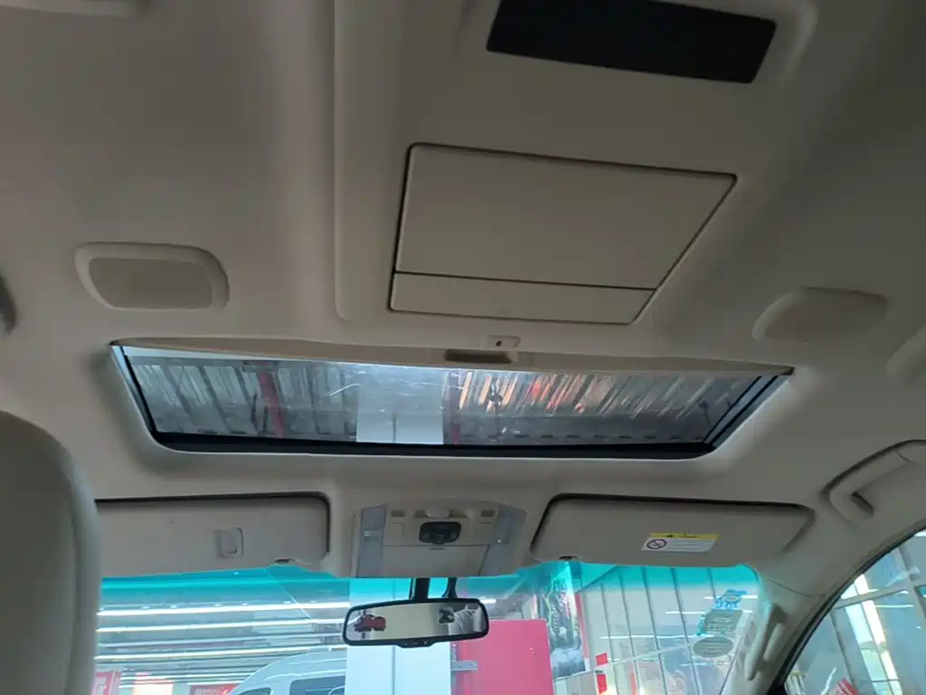 Toyota Alphard — миниатюра 18