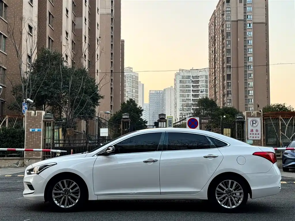 HYUNDAI NAME PICTURE