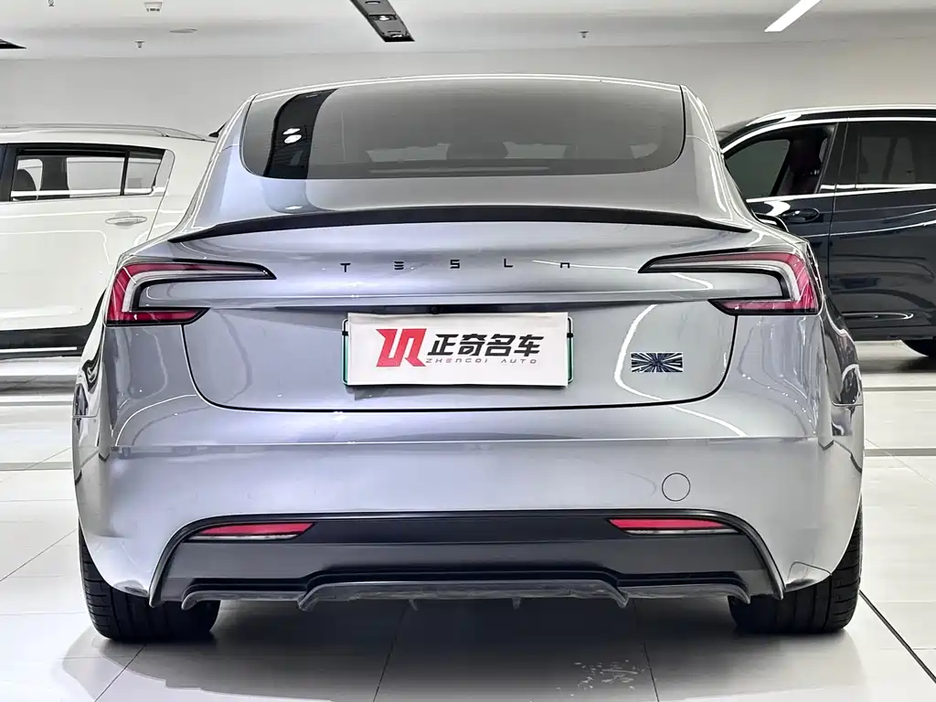 Tesla Model 3 — миниатюра 6