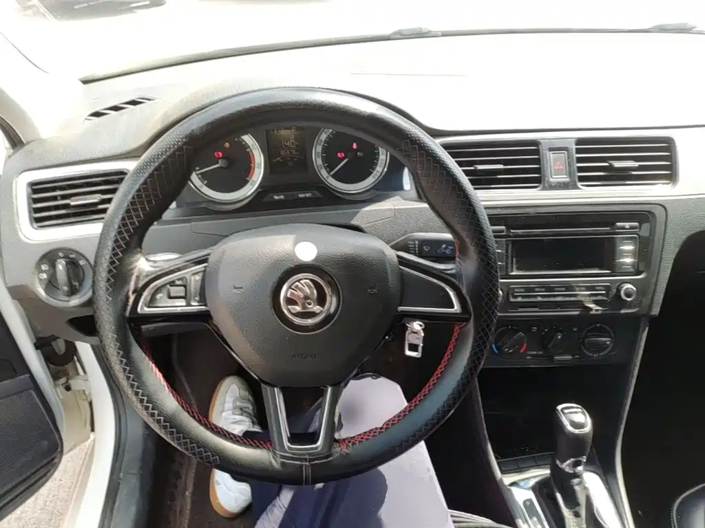 Skoda Rapid — миниатюра 10