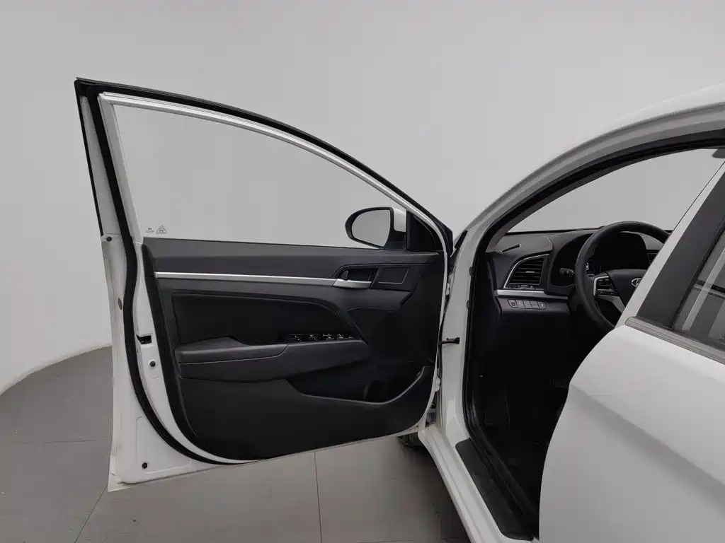 Hyundai Elantra — миниатюра 8