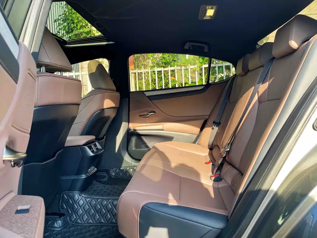 Lexus ES — миниатюра 6