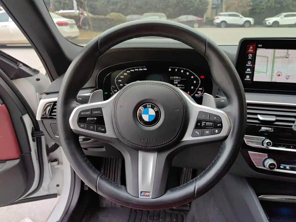 BMW 5 Series — миниатюра 7