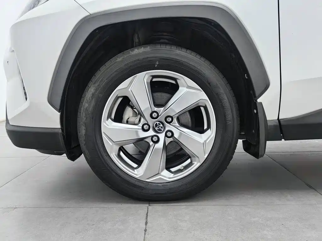 Toyota RAV4 — миниатюра 17