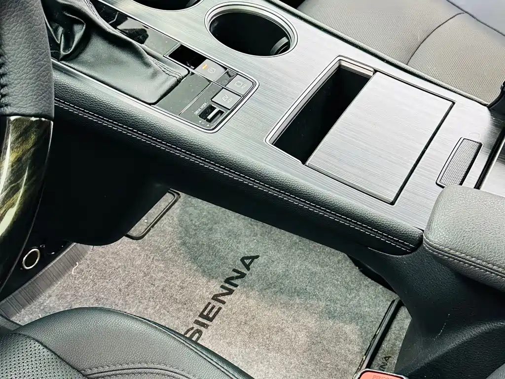 Toyota Sienna — миниатюра 15