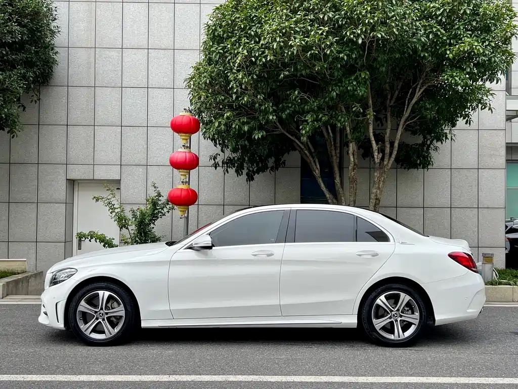 Mercedes-Benz C-Class — миниатюра 6