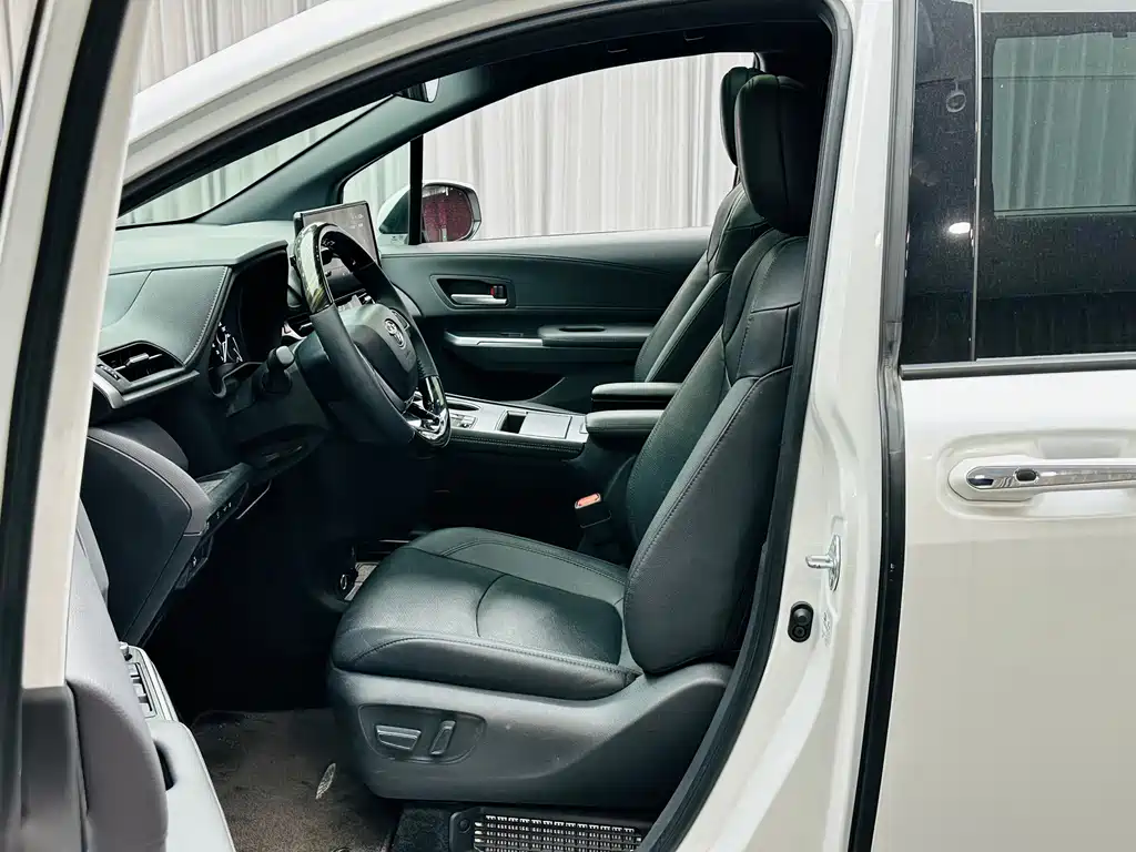 Toyota Sienna — миниатюра 10