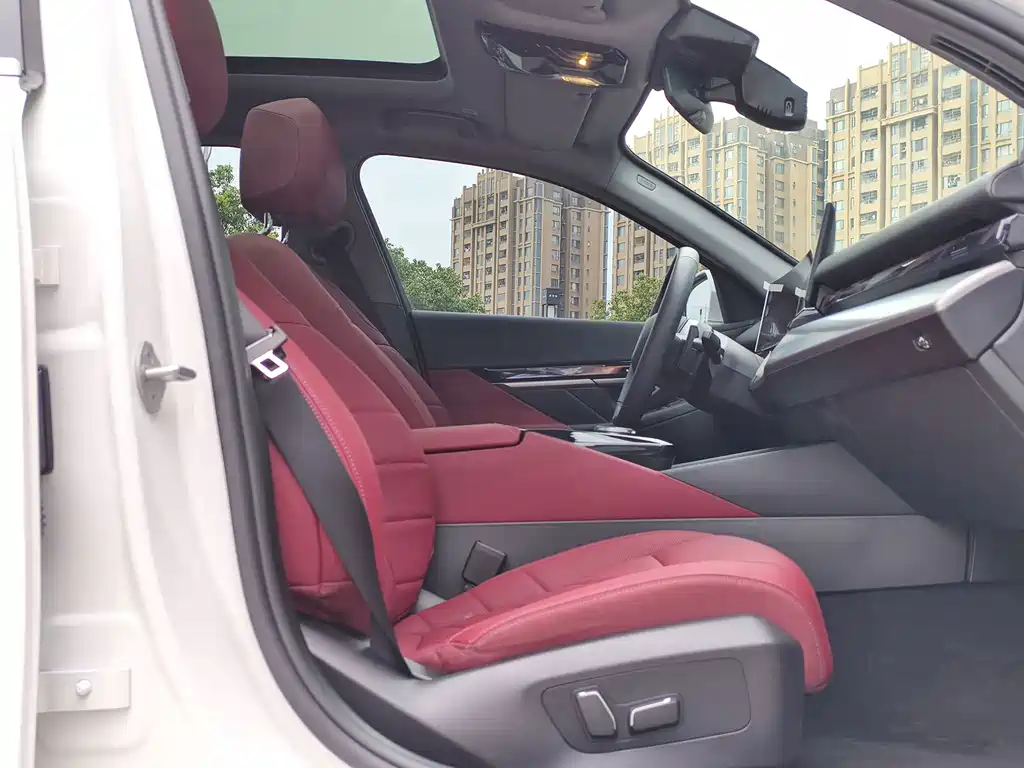 BMW 5 Series — миниатюра 9