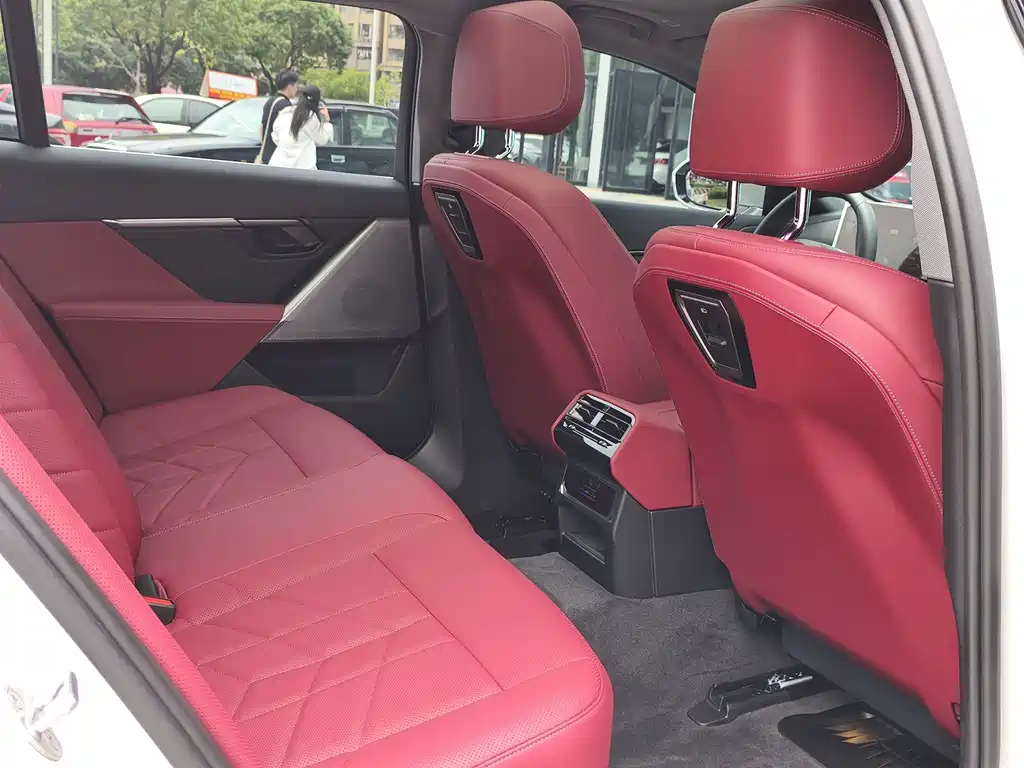 BMW 5 Series — миниатюра 8