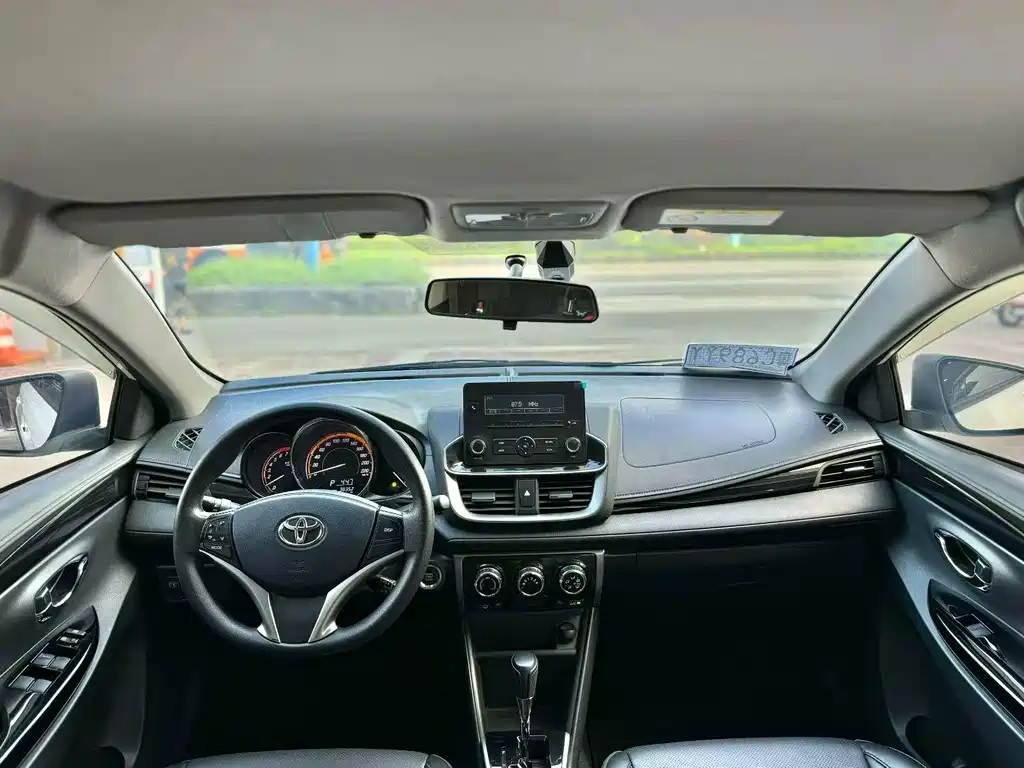 Toyota Yaris L — миниатюра 7