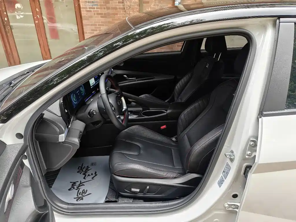 Hyundai Elantra — миниатюра 9