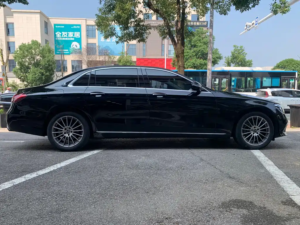 Mercedes-Benz E-Class — миниатюра 4