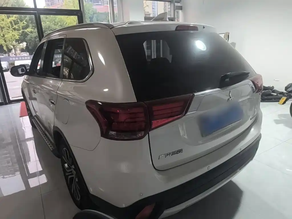 Mitsubishi Outlander — миниатюра 5