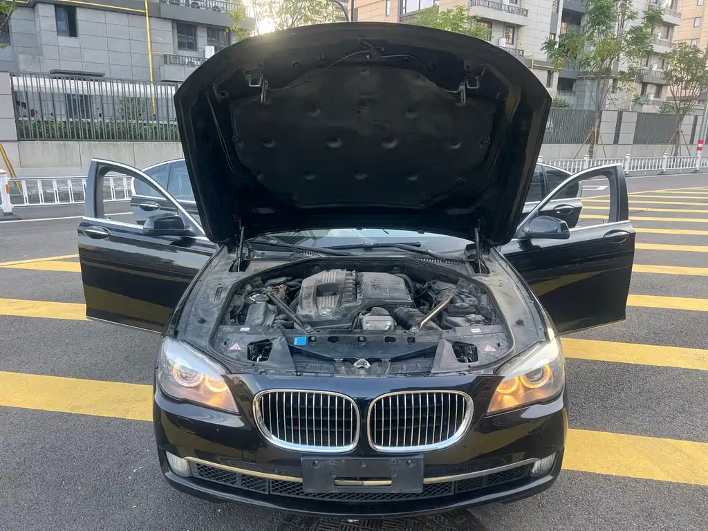 BMW 7 Series — миниатюра 21