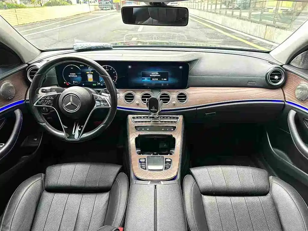 Mercedes-Benz E-Class — миниатюра 7