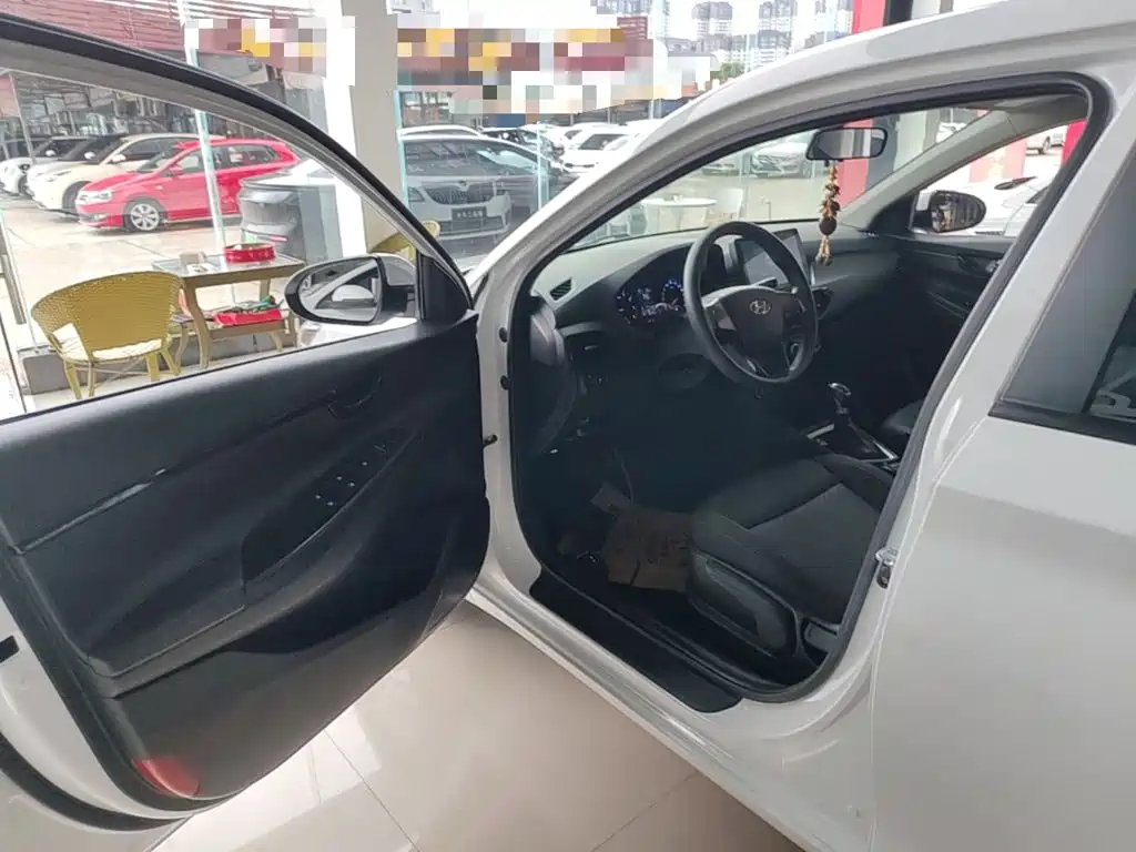 Hyundai Elantra — миниатюра 16