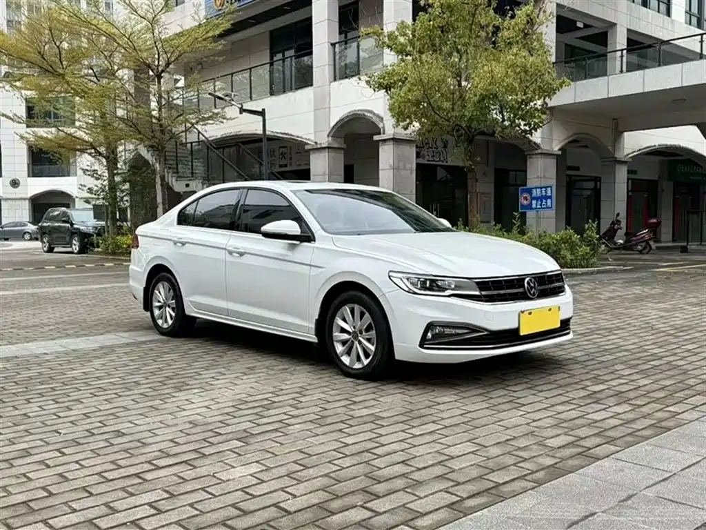 VOLKSWAGEN BORA