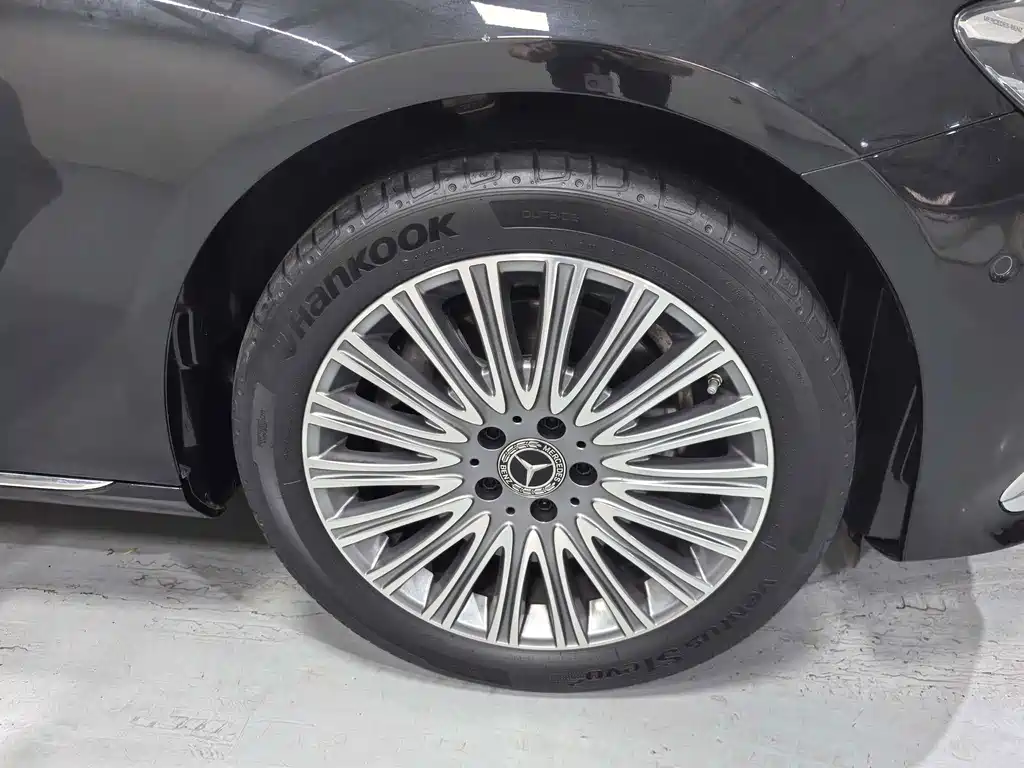 Mercedes-Benz E-Class — миниатюра 17