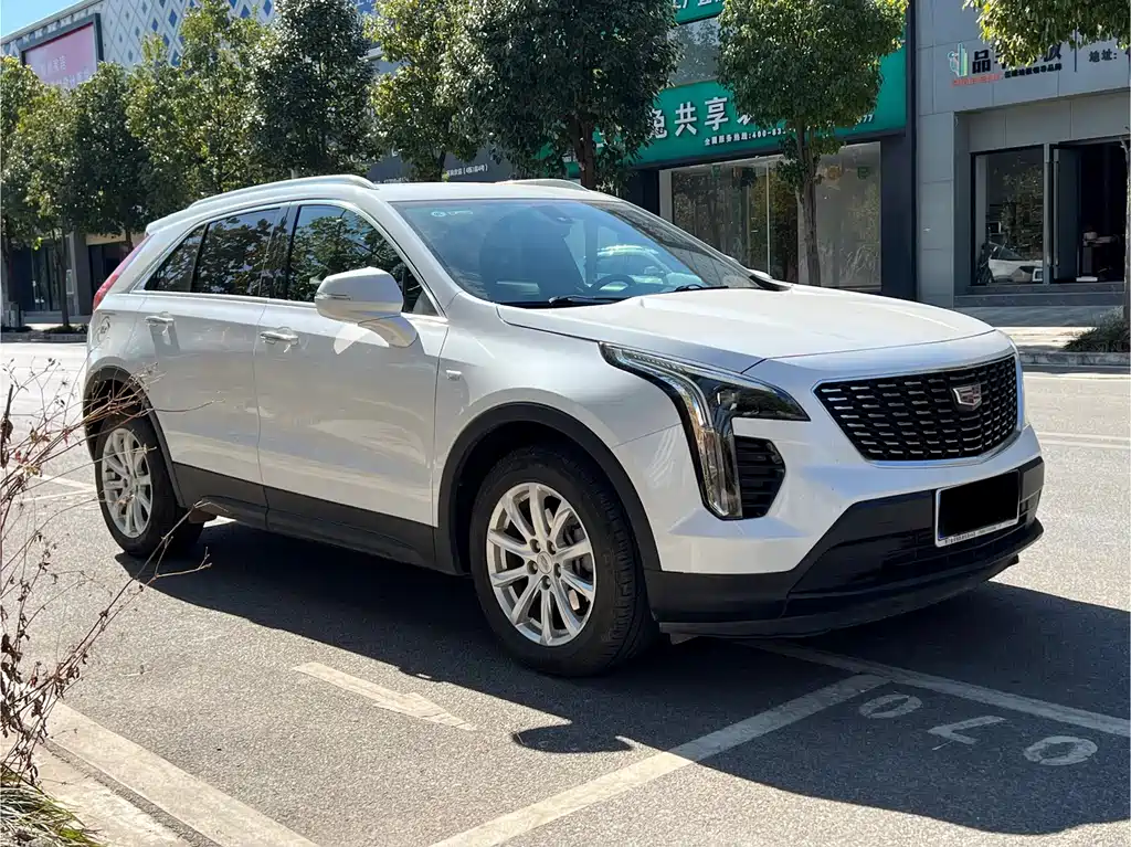 CADILLAC XT4