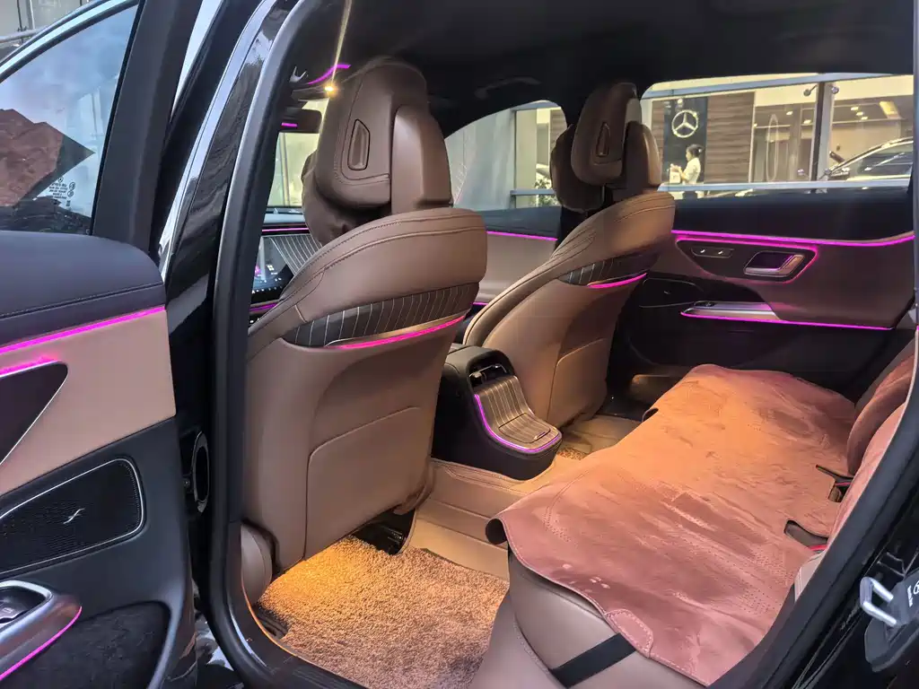 Mercedes-Benz E-Class — миниатюра 7