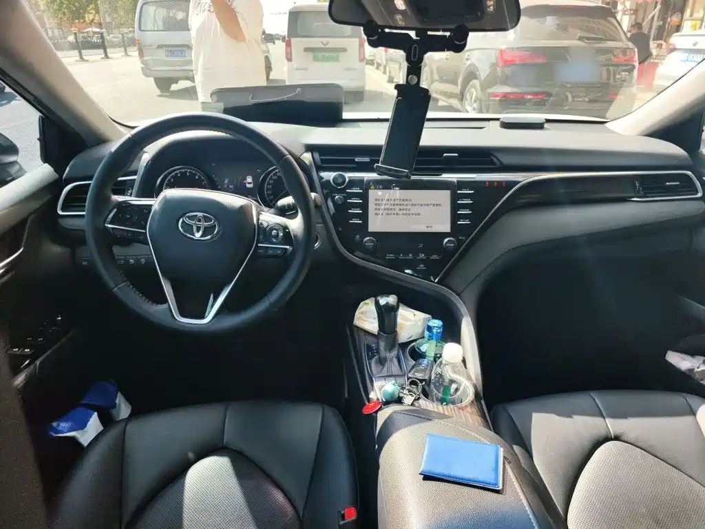 Toyota Camry — миниатюра 5