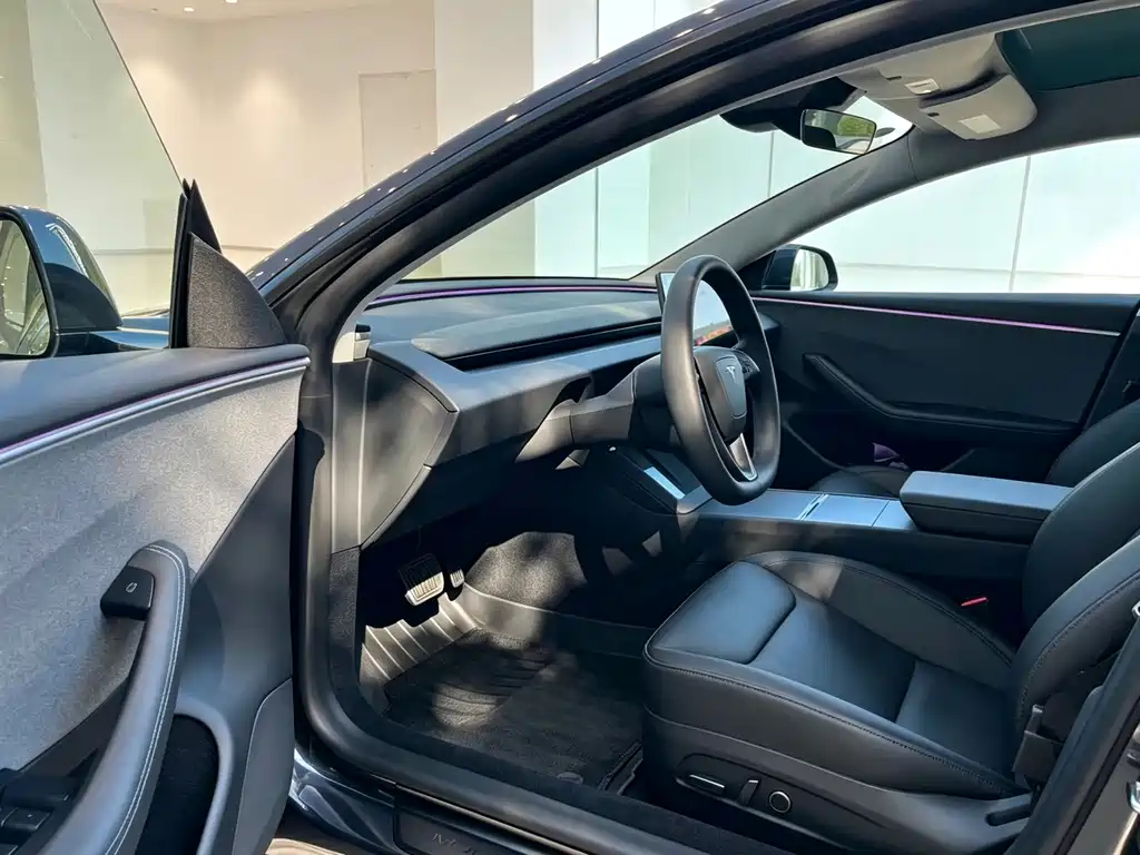 Tesla Model 3 — миниатюра 6