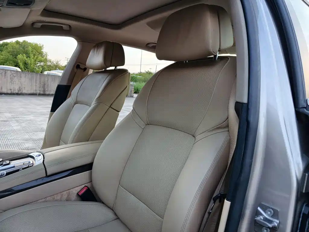 BMW 7 Series — миниатюра 18