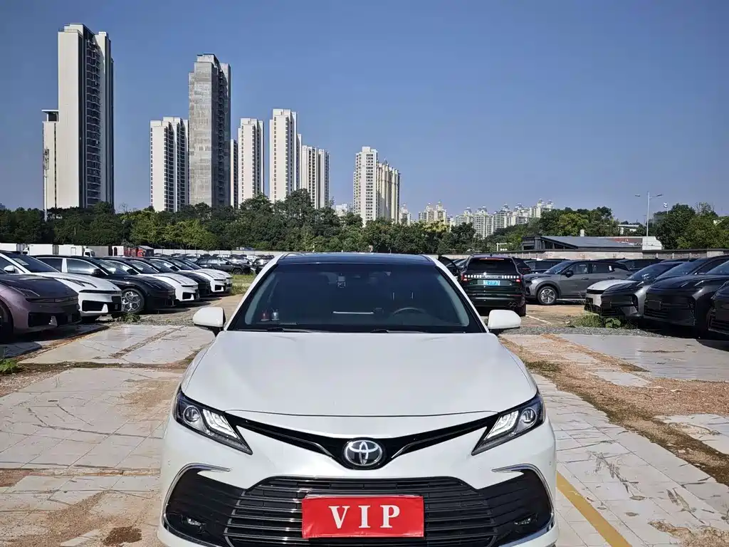 Toyota Camry — миниатюра 2