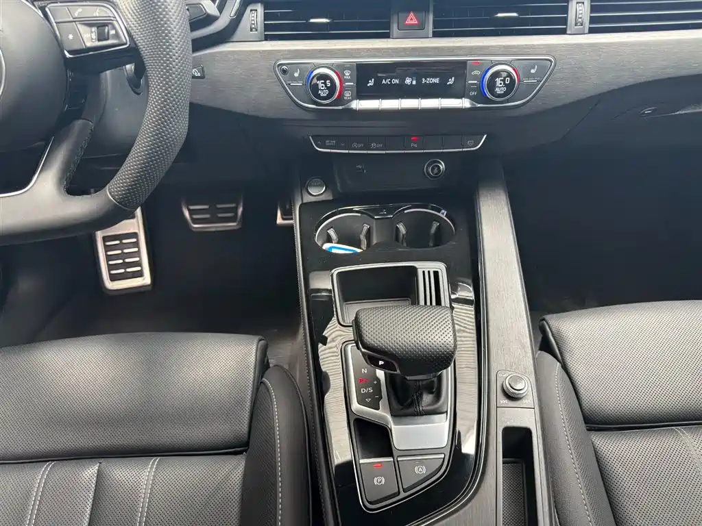 Audi A4L 2023 40 TFSI Luxury