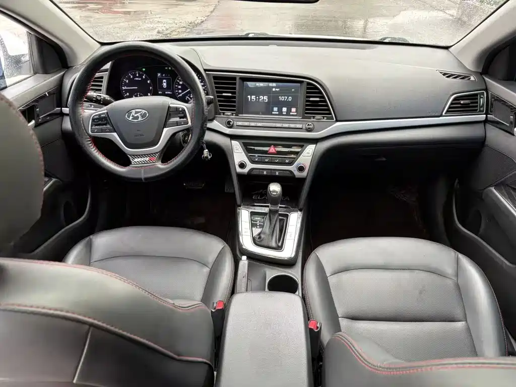 Hyundai Elantra — миниатюра 6