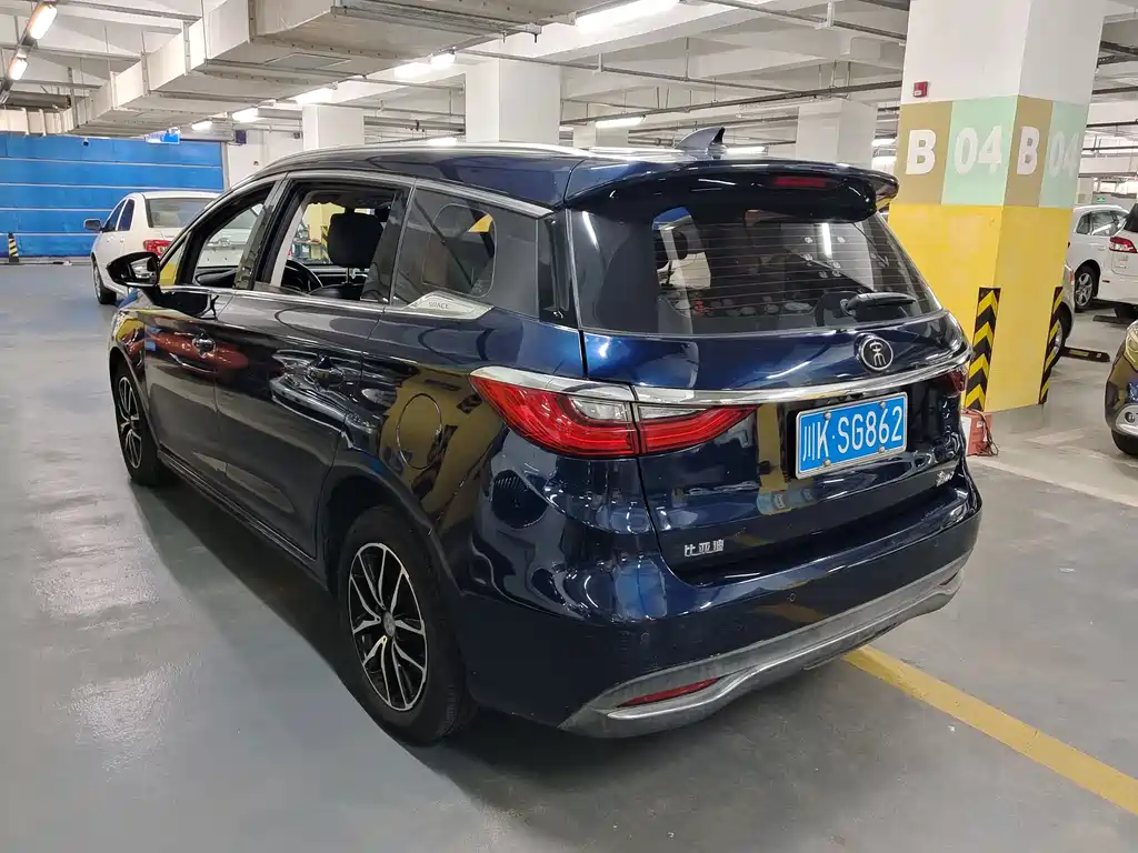 BYD MAX — миниатюра 4