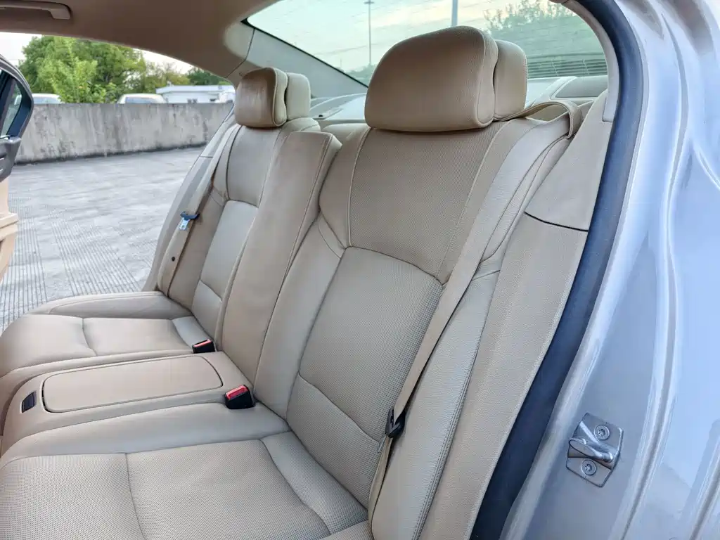 BMW 7 Series — миниатюра 19