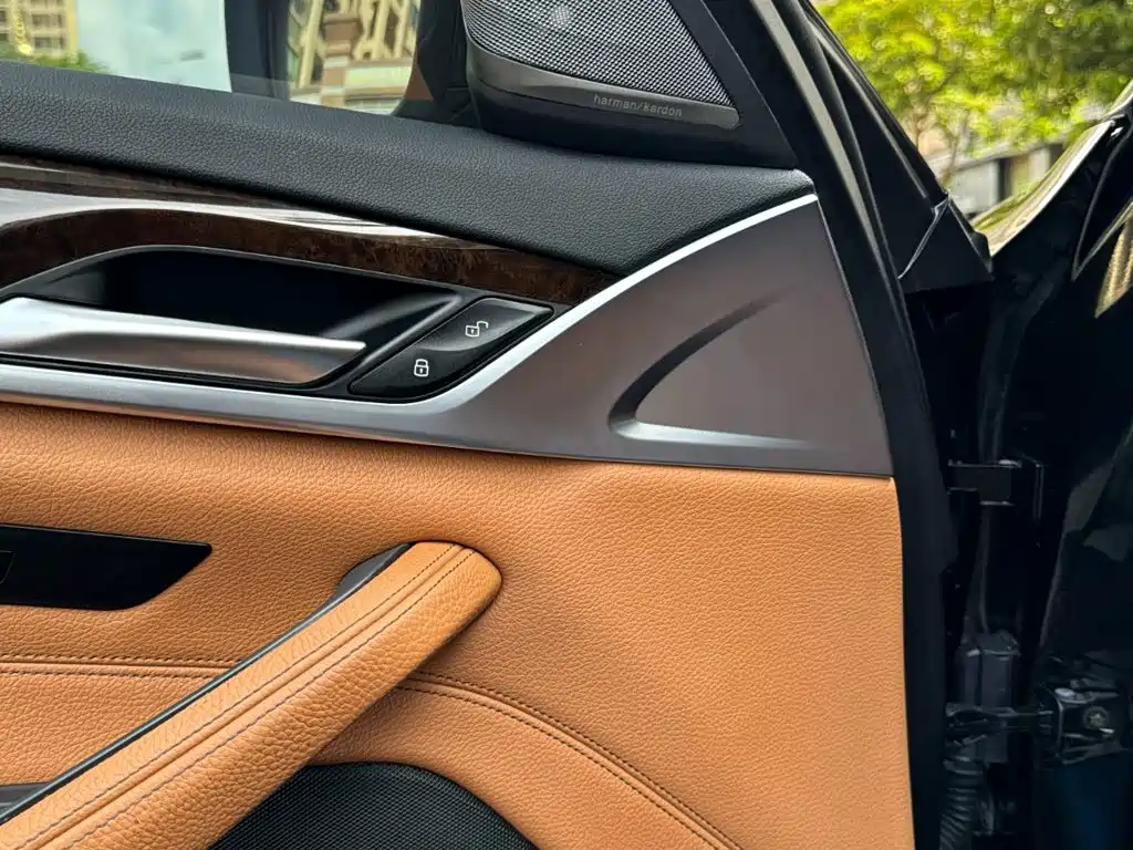 BMW 5 Series — миниатюра 21