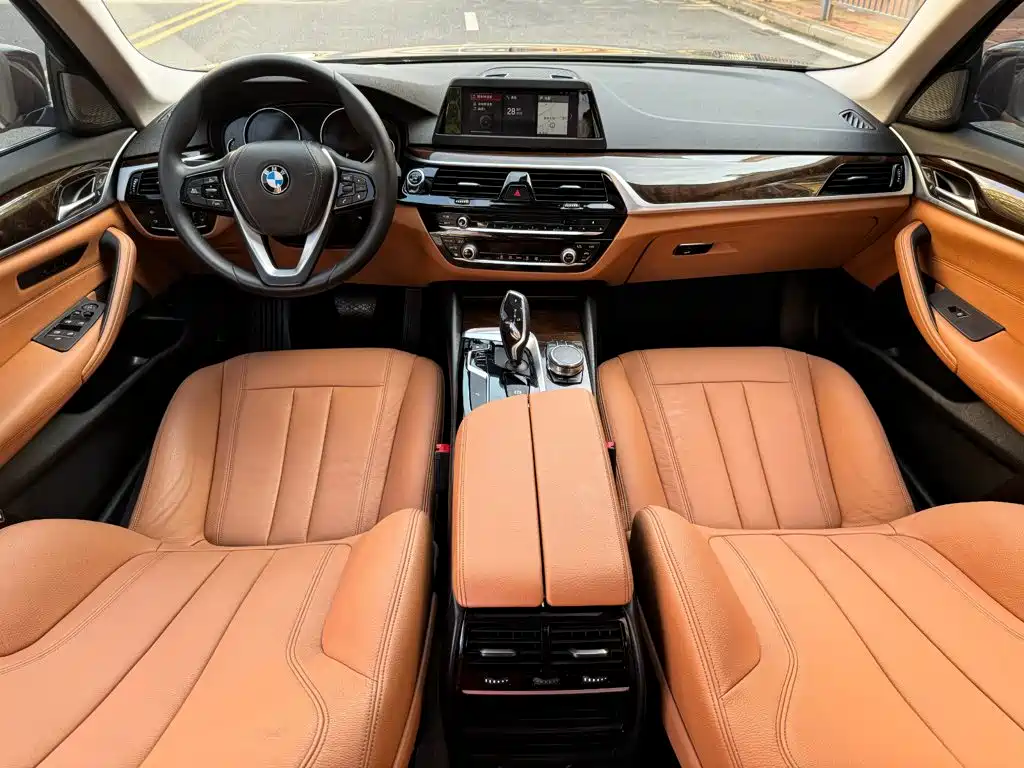 BMW 5 Series — миниатюра 24