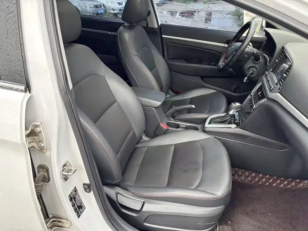 Hyundai Elantra — миниатюра 20