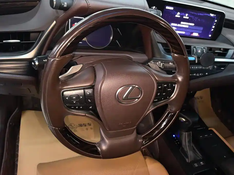 Lexus ES — миниатюра 15