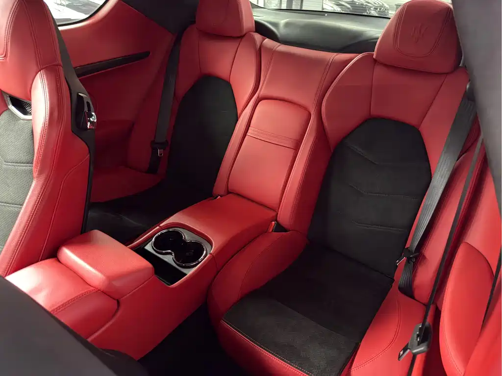 Maserati GranTurismo — миниатюра 10