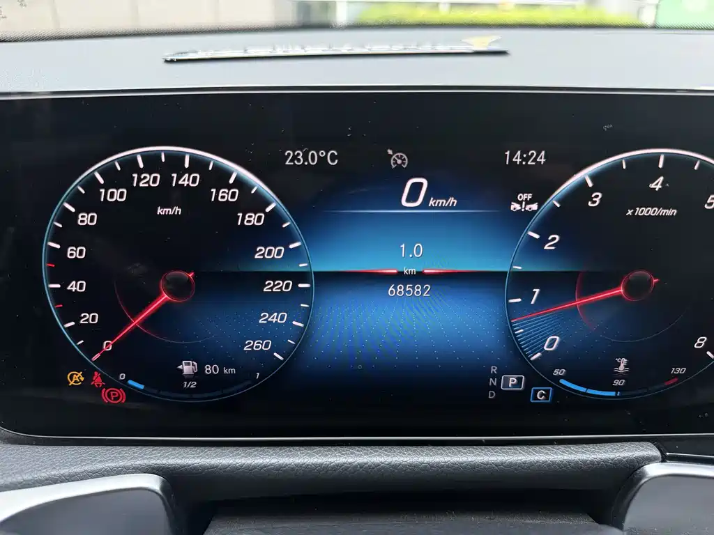 Mercedes-Benz GLB — миниатюра 17