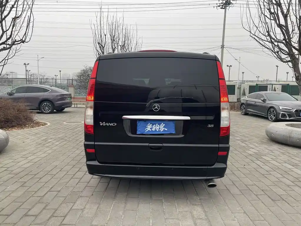 Mercedes-Benz Viano 2010 Viano 3.5L