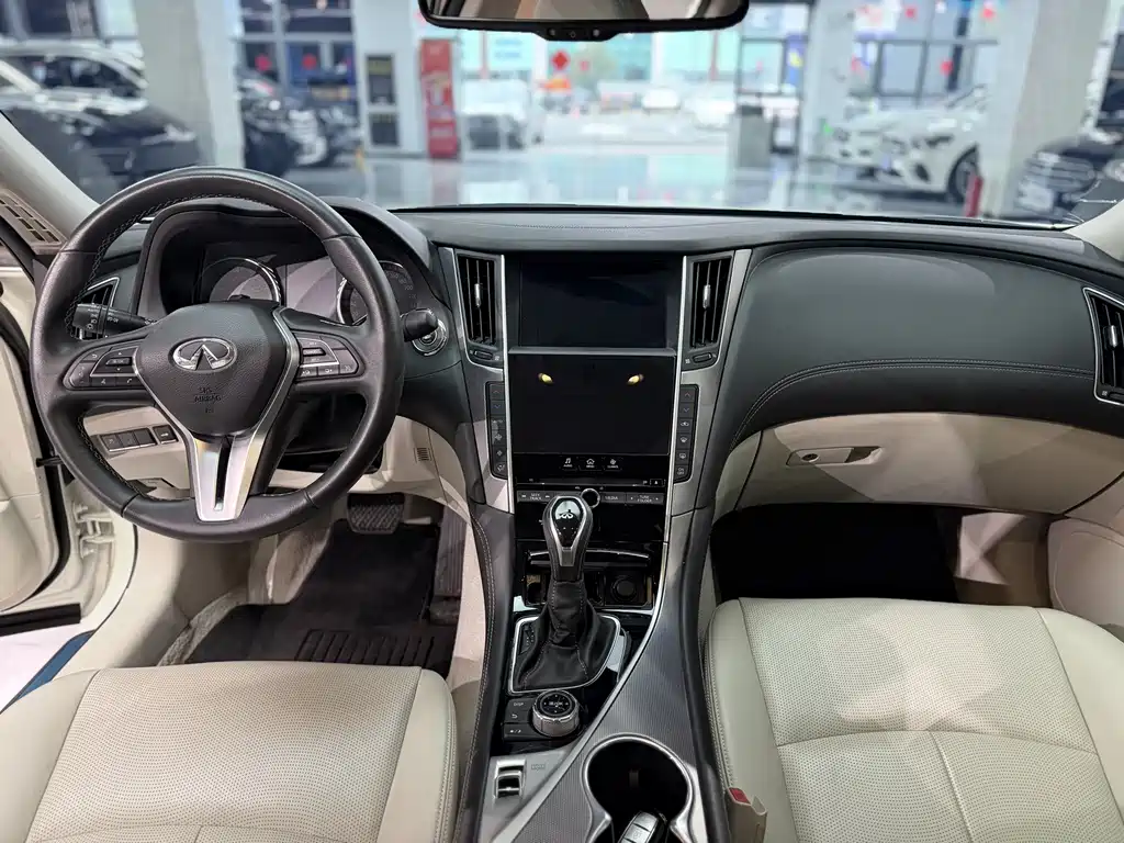 INFINITI Q50L