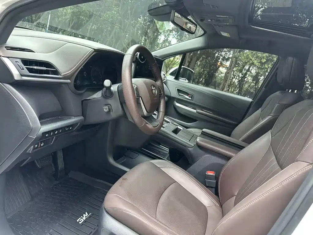 Toyota Granvia — миниатюра 9