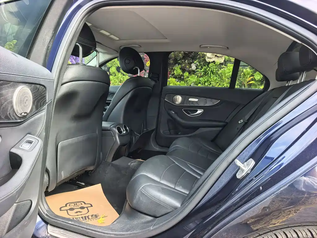 Mercedes-Benz C-Class — миниатюра 6