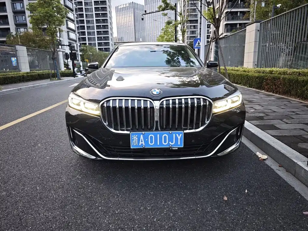 BMW 7 Series — миниатюра 3