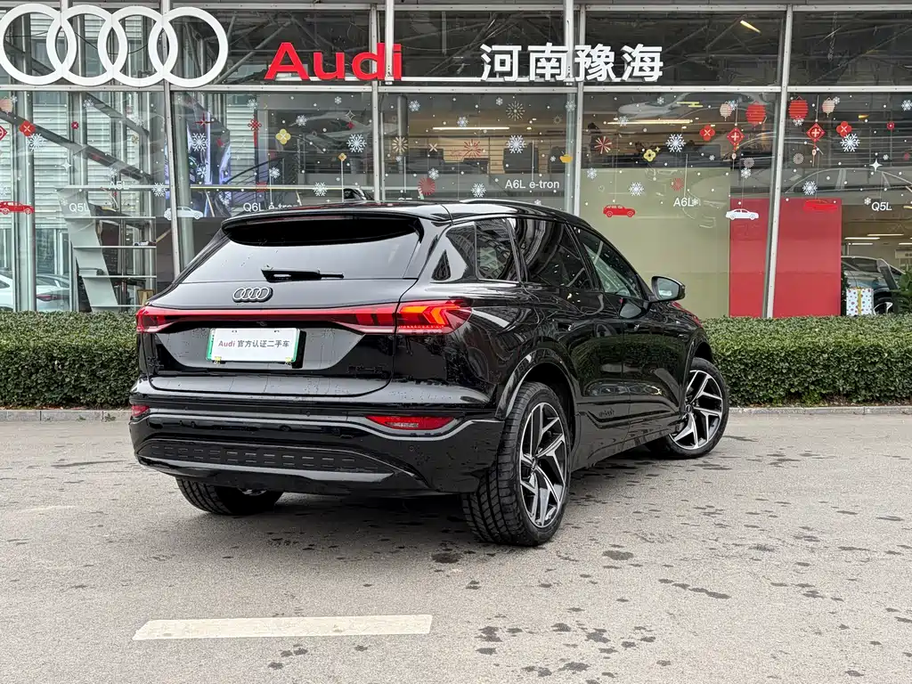 AUDI Q6L E TRON