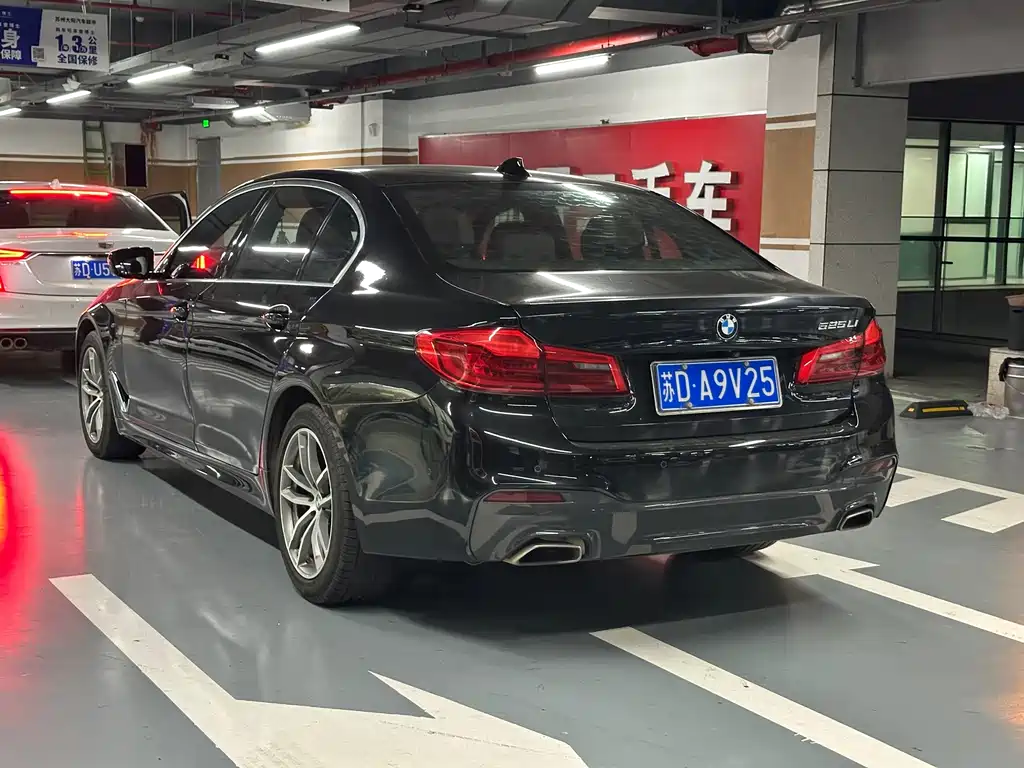 BMW 5 Series — миниатюра 6