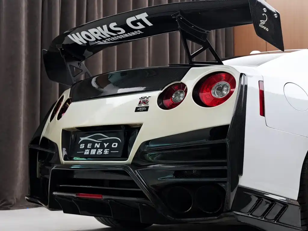 Nissan GT-R — миниатюра 9