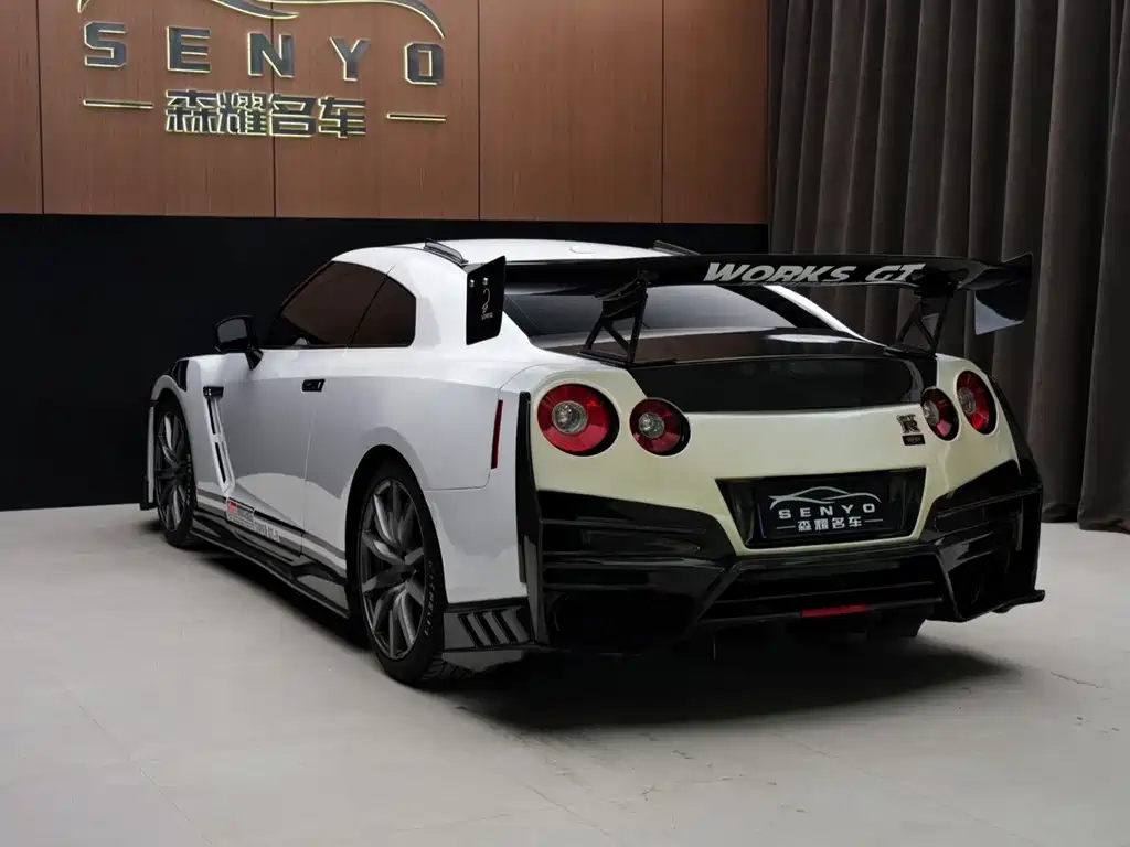 Nissan GT-R — миниатюра 6