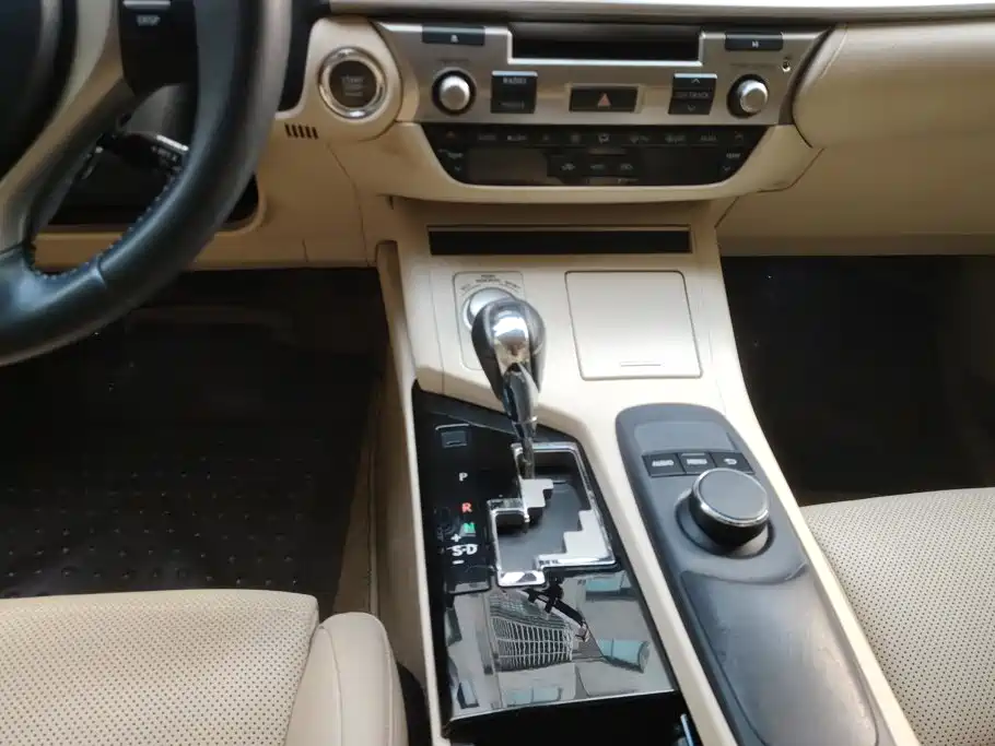 Lexus ES — миниатюра 16